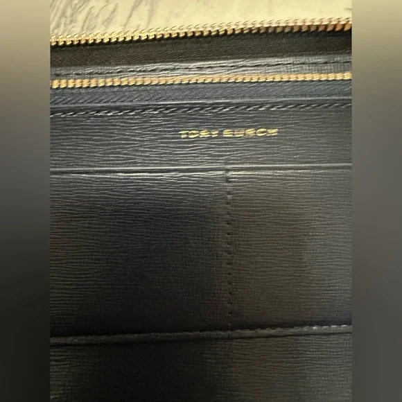 Tory Burch Women's Robinson Zip Continental Wallet nwt - Picture 9 of 14